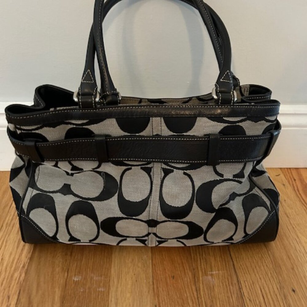 Unique Coach Handbag - Picture 2 of 6